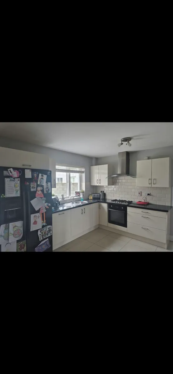 High gloss cream kitchen - Image 4