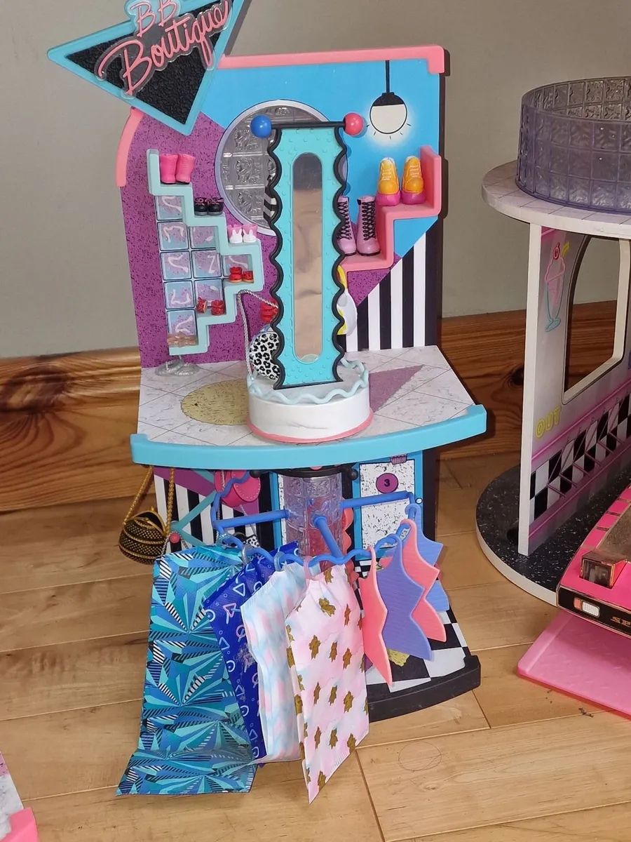 LOL Surprise! Dollhouse, Shopping Mall, Cafe & Car - Image 2
