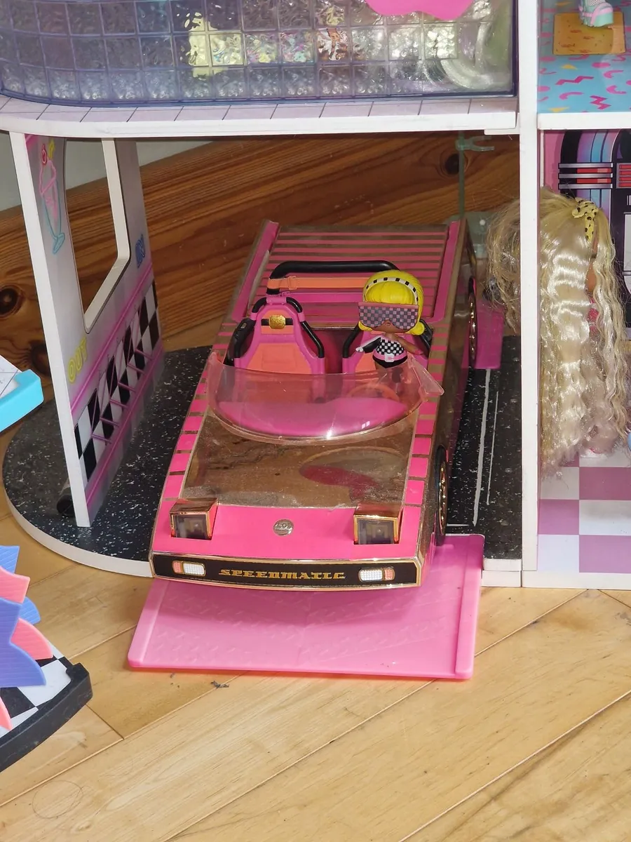 LOL Surprise! Dollhouse, Shopping Mall, Cafe & Car - Image 3