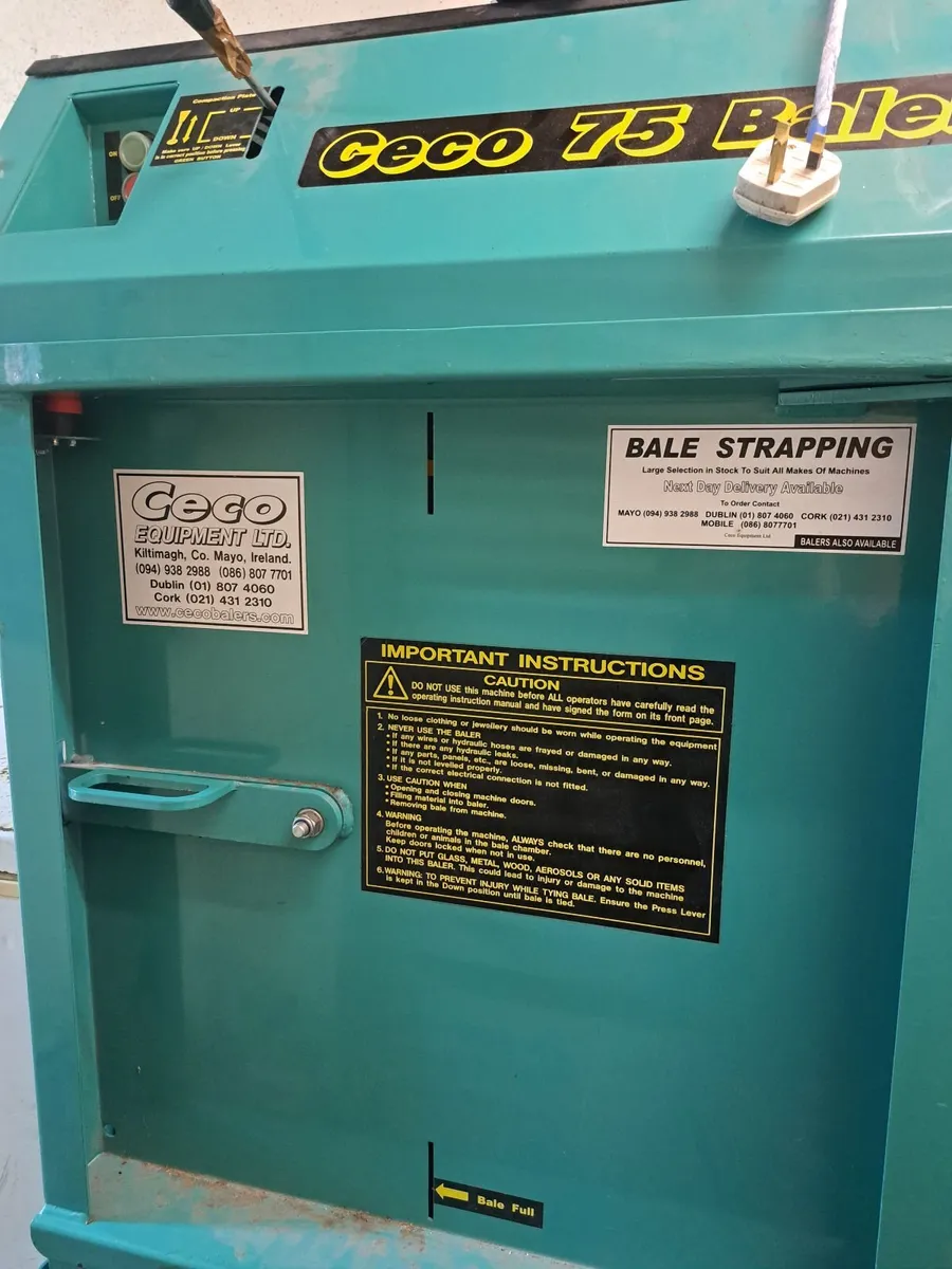 Bailer for cardboard