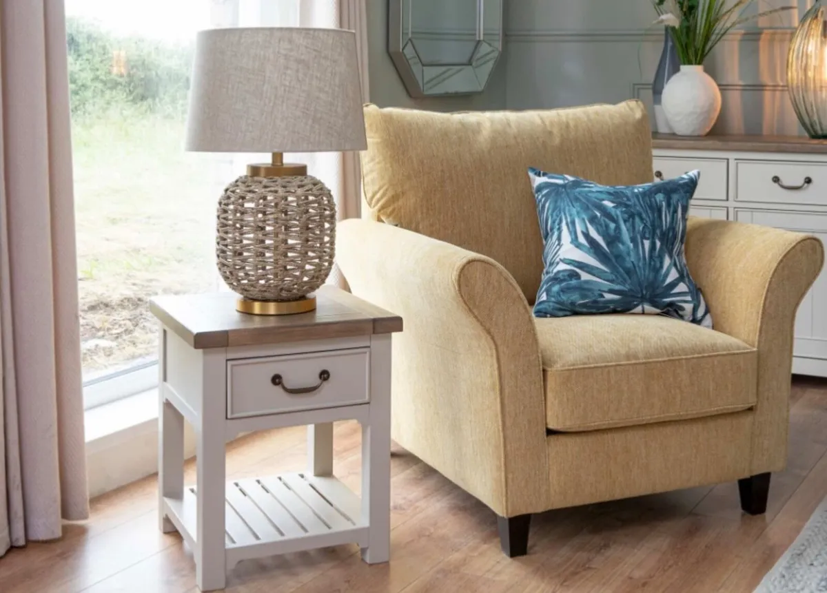 Brand new EZ Living Donna Table Lamp - Image 2