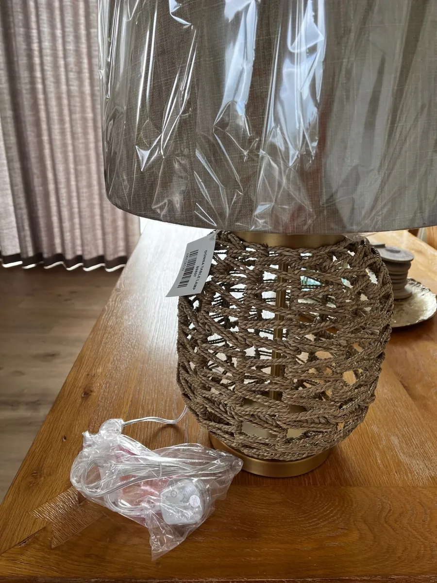 Brand new EZ Living Donna Table Lamp - Image 4