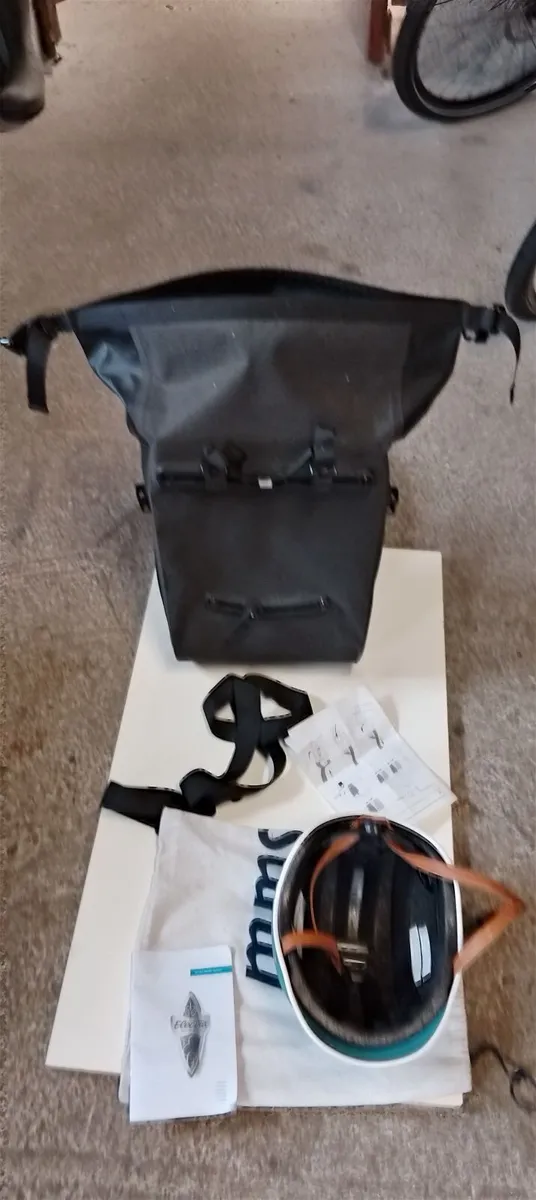 Bicycle helmet and panier bag - Image 2