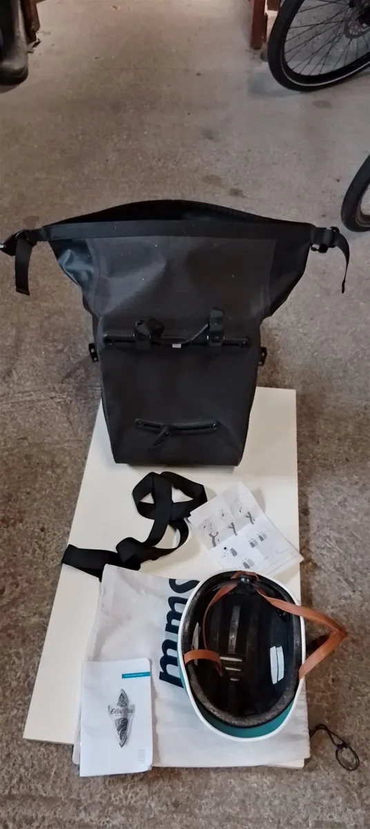 Bicycle helmet and panier bag - Image 3