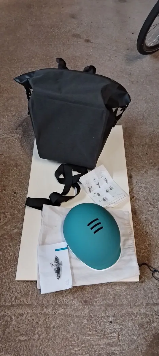 Bicycle helmet and panier bag - Image 1