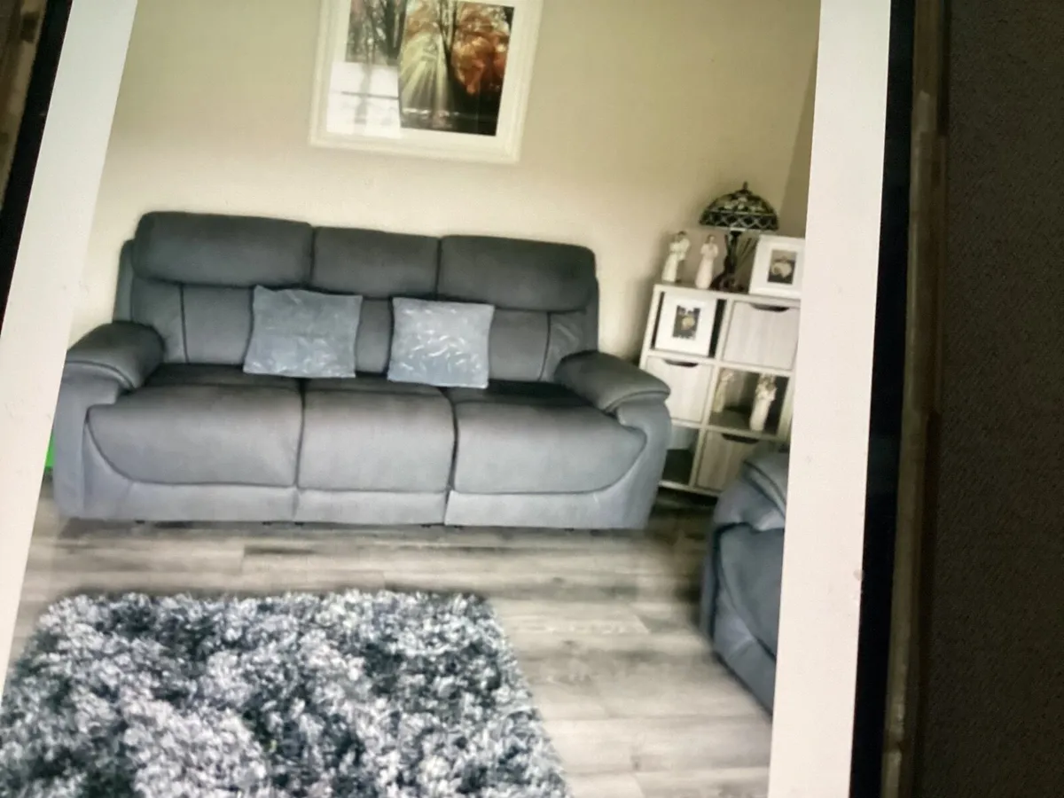 Suite of furniture - Image 1