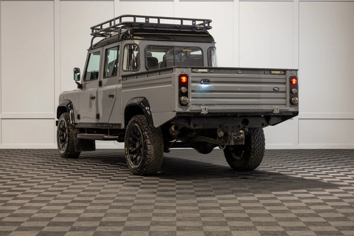 172 Land Rover Defender 130 Utility 5 Seat N1 - Image 4