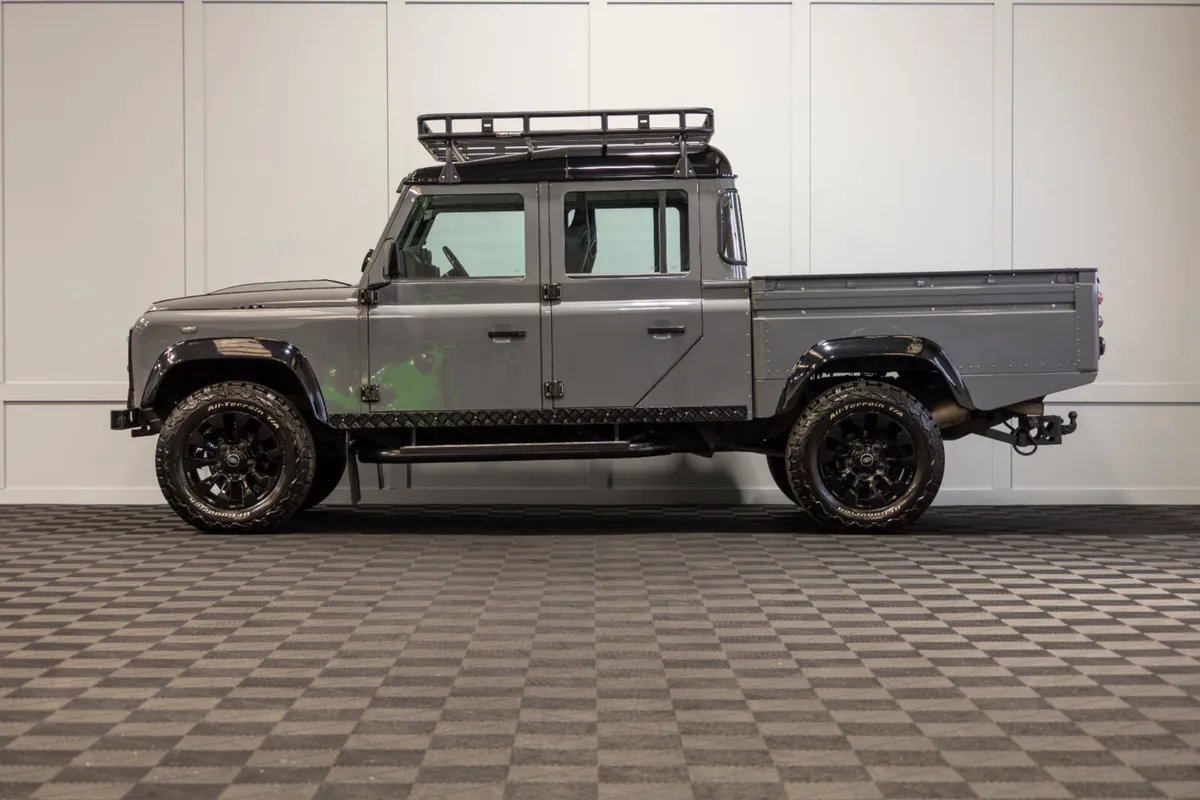 172 Land Rover Defender 130 Utility 5 Seat N1 - Image 3