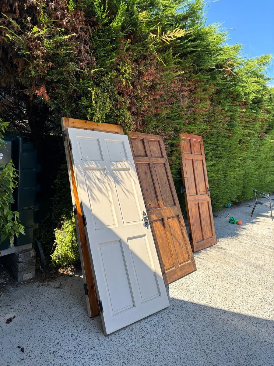 6 red real doors - Image 1