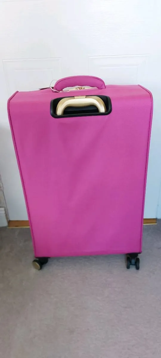 Suitcase - It - Image 2