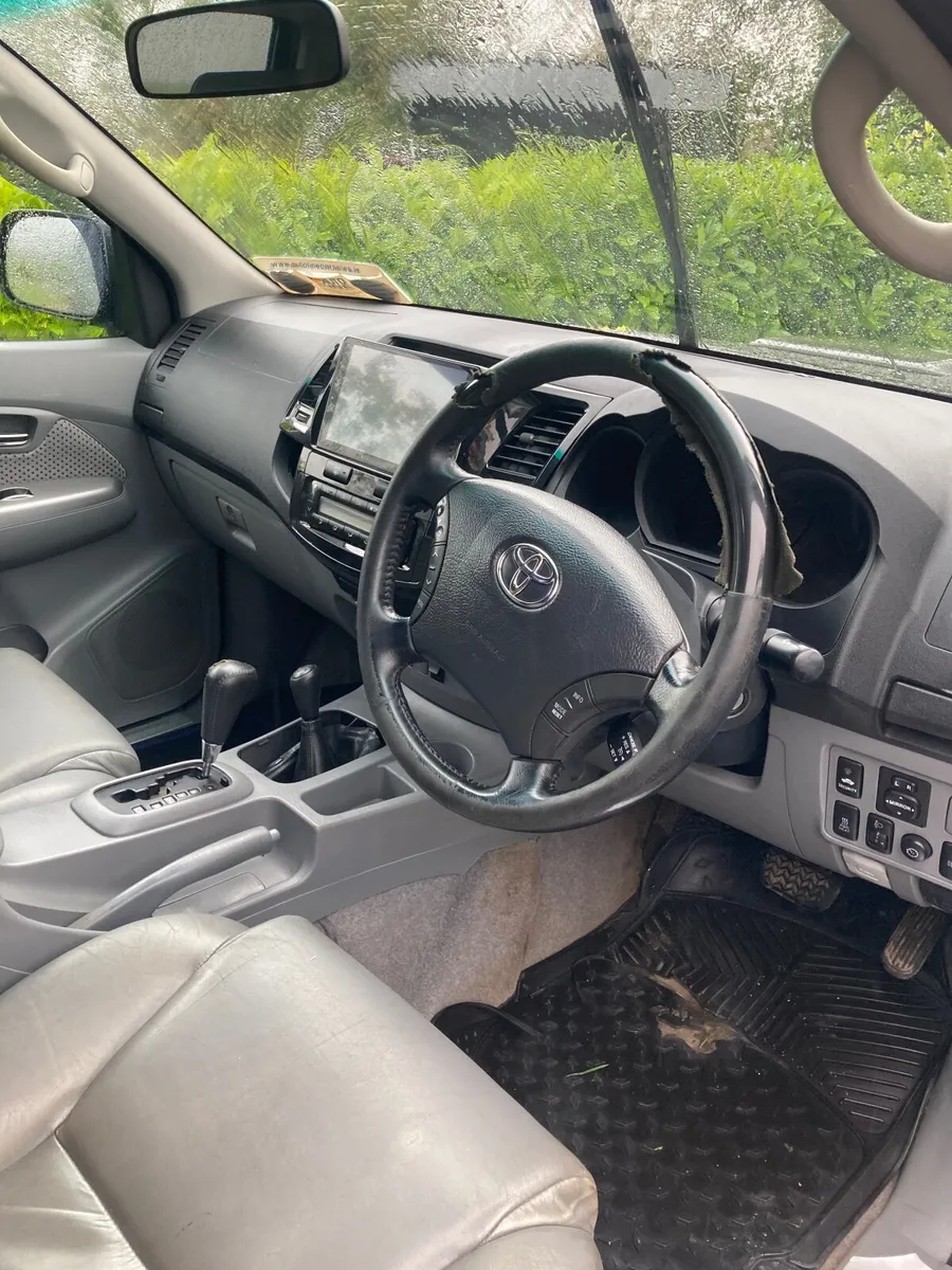 Toyota Hilux 2010 - Image 4