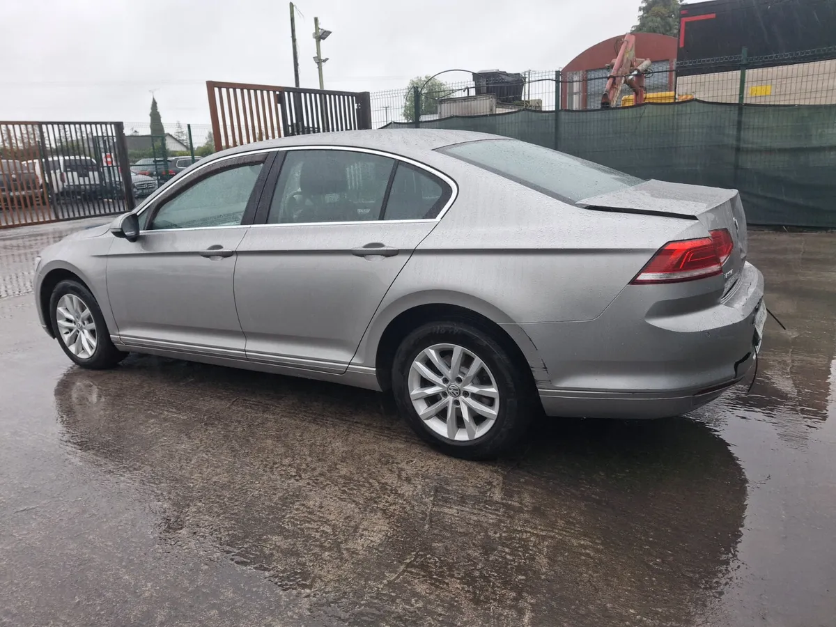 152 Volkswagen Passat  Comfortline  Tdi - Image 4