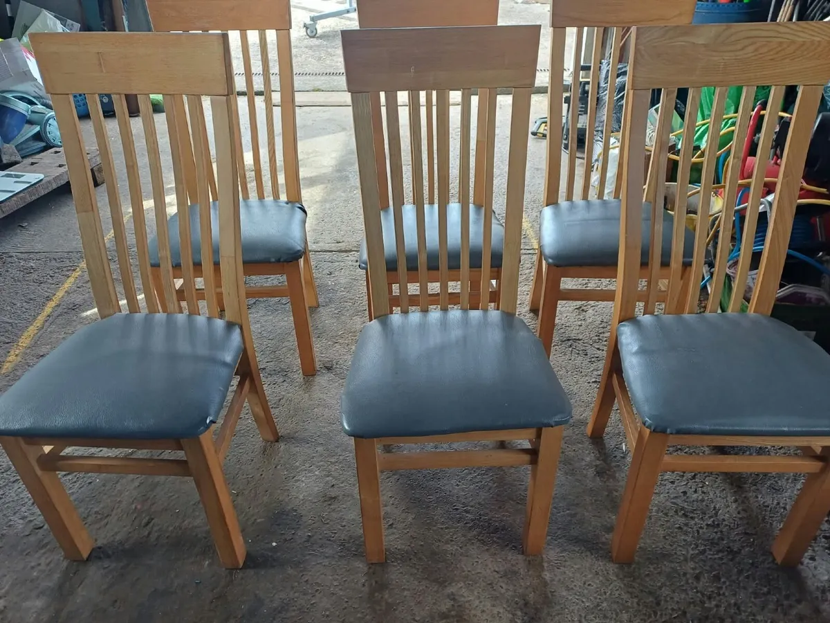 Table and Chairs - Image 4