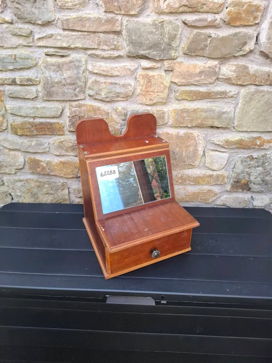 Mirror and box - Image 1