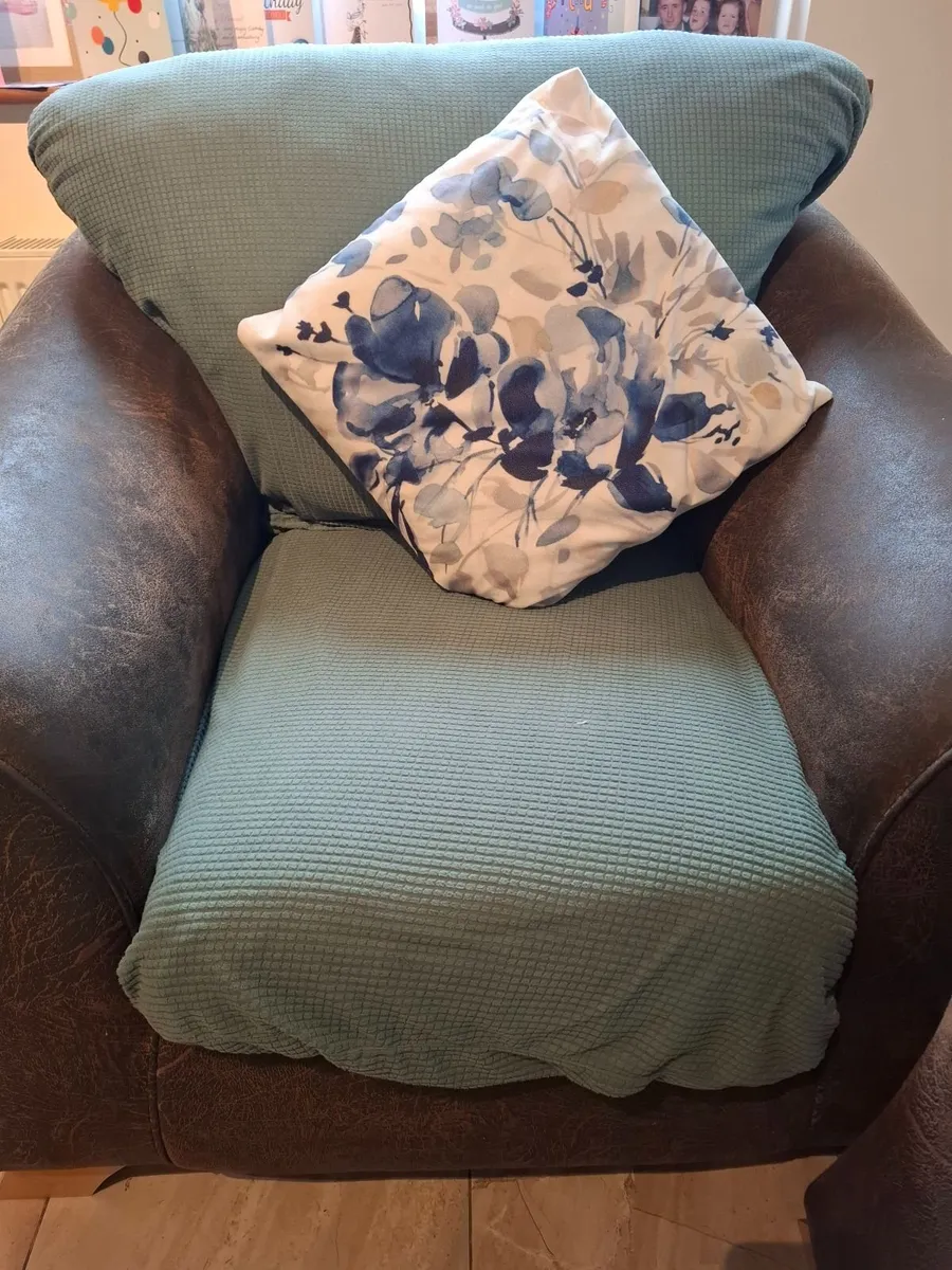 2 seater couch and armchair - Image 1