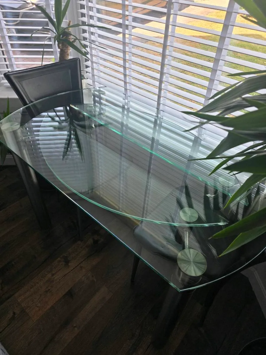 Glass dining table - Image 1