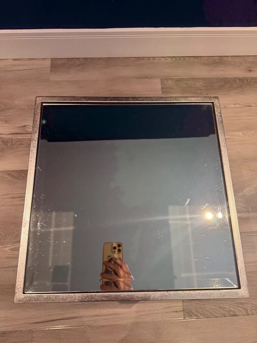 Sitting room table - Image 1
