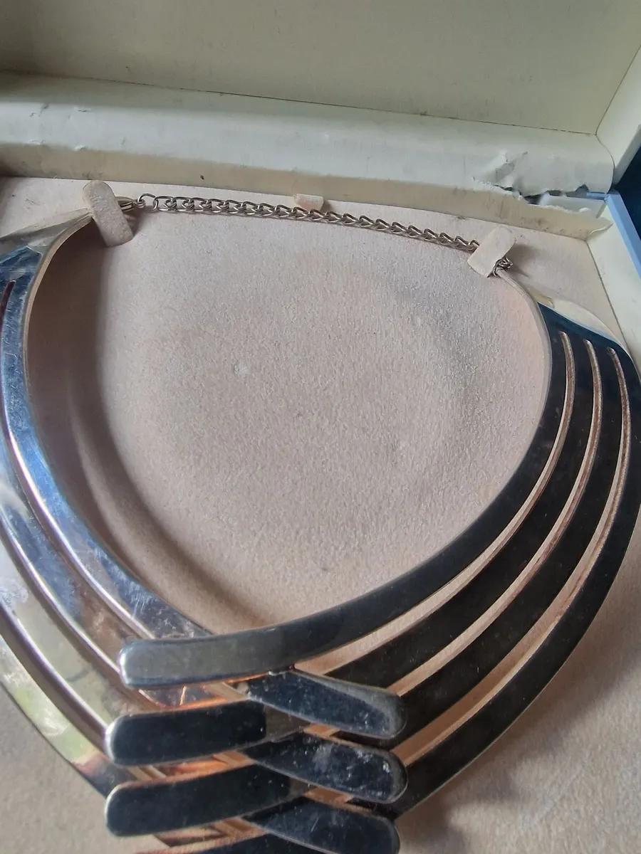 Newbridge necklace. - Image 1