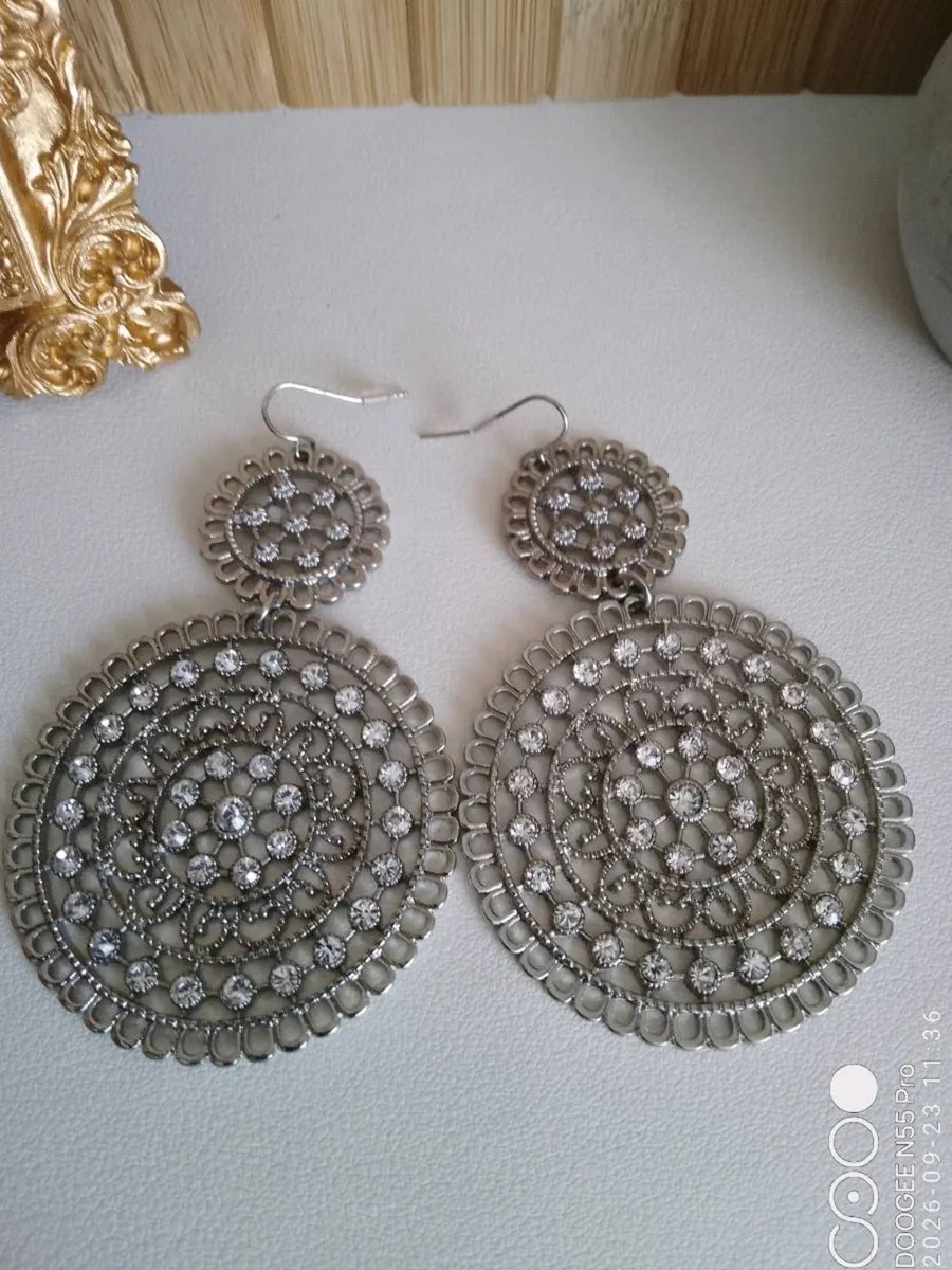 Women's Vintage Style Drop Style Earrings - Image 2