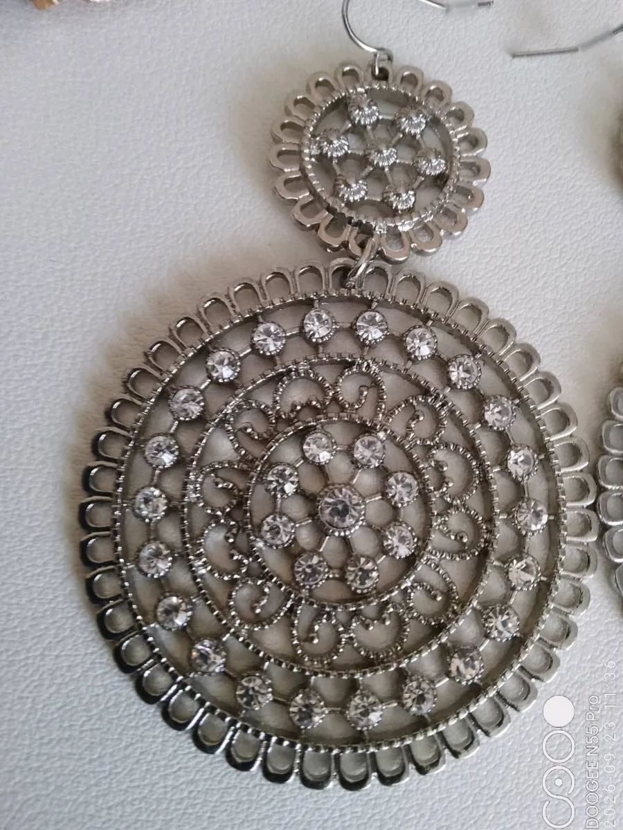 Women's Vintage Style Drop Style Earrings - Image 3