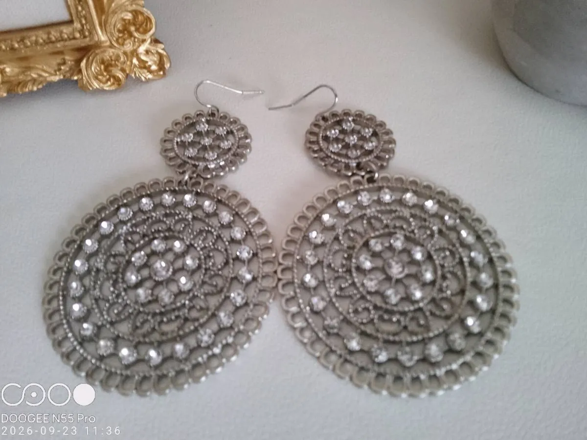 Women's Vintage Style Drop Style Earrings - Image 4