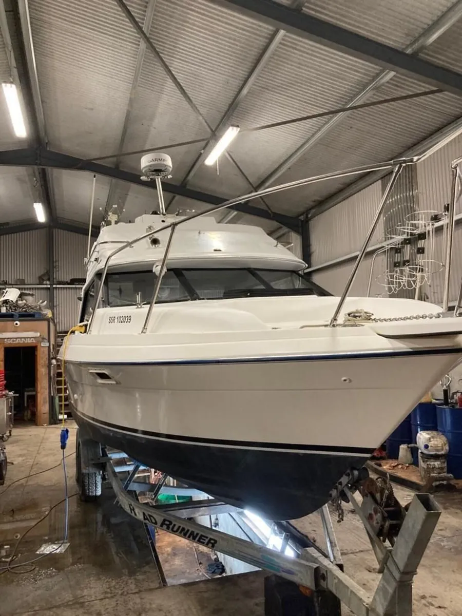 Bayliner 2556 Flybridge 25ft. - Image 1