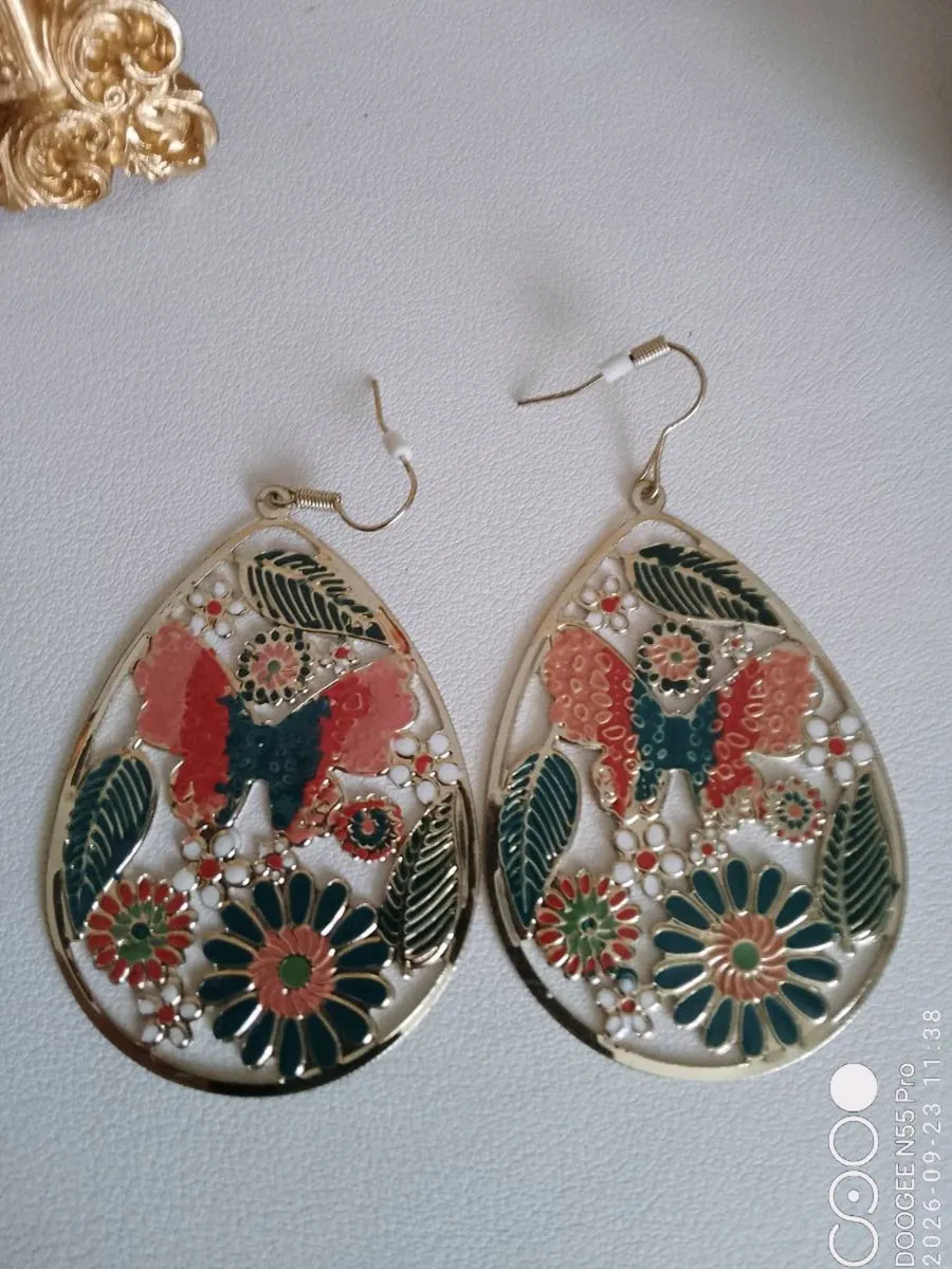 Women's Vintage Drop Style Earrings - Image 2