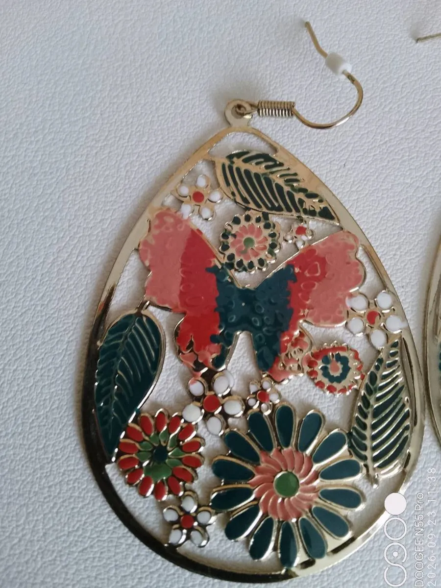 Women's Vintage Drop Style Earrings - Image 3
