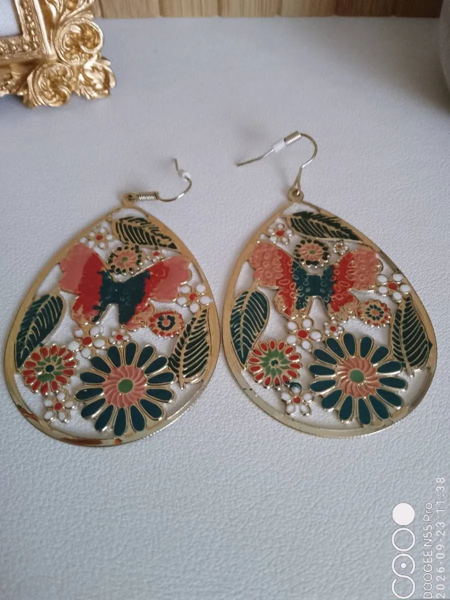 Women's Vintage Drop Style Earrings - Image 4