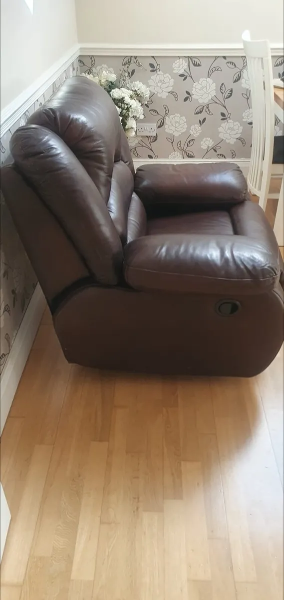 Reclining leather chair - Image 1