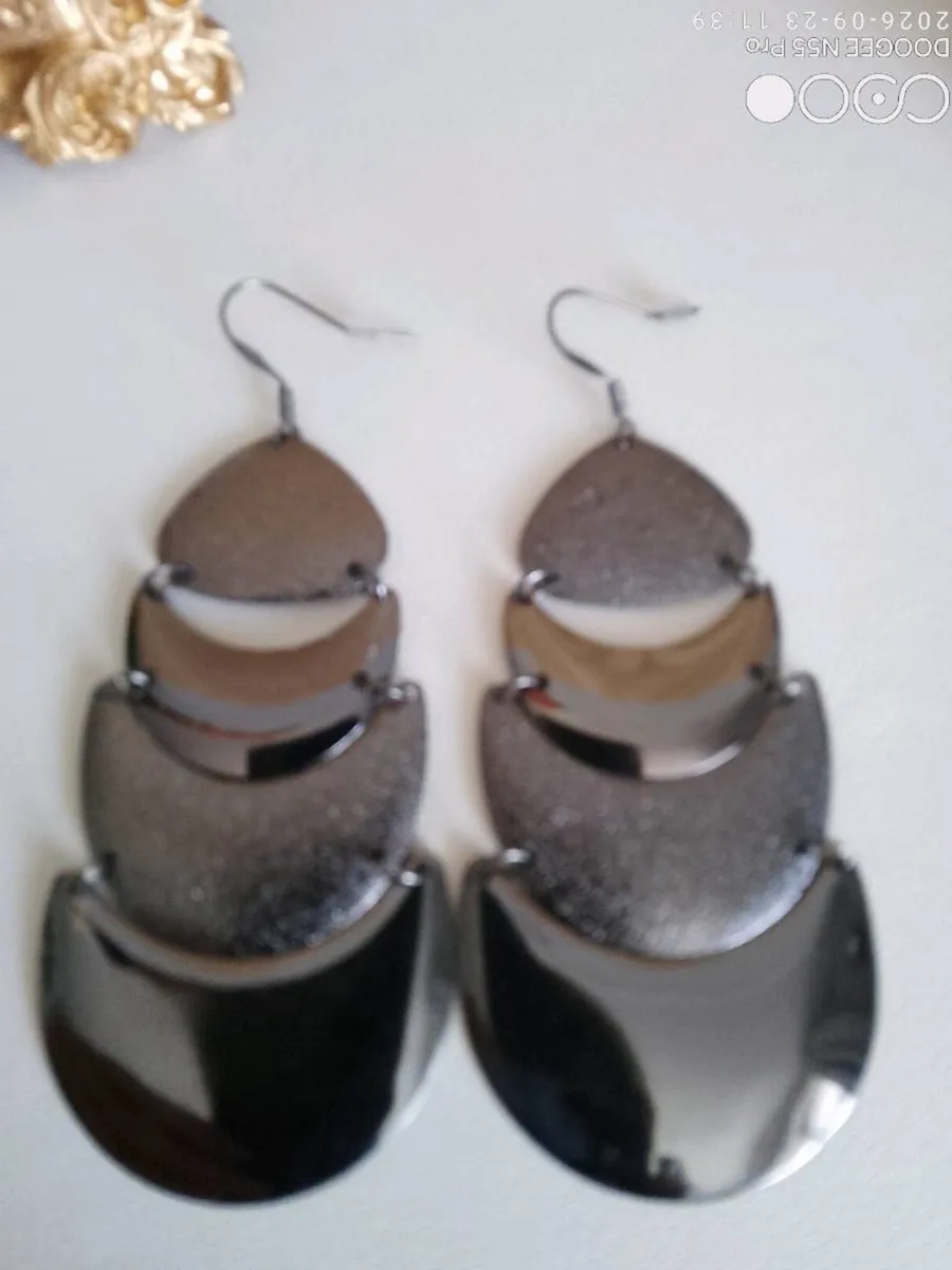 Women's Vintage Drop Style Earrings - Image 1