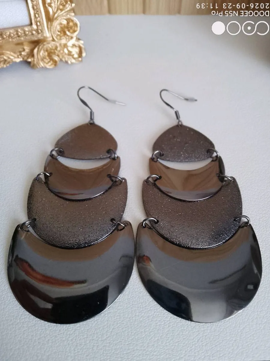 Women's Vintage Drop Style Earrings - Image 2