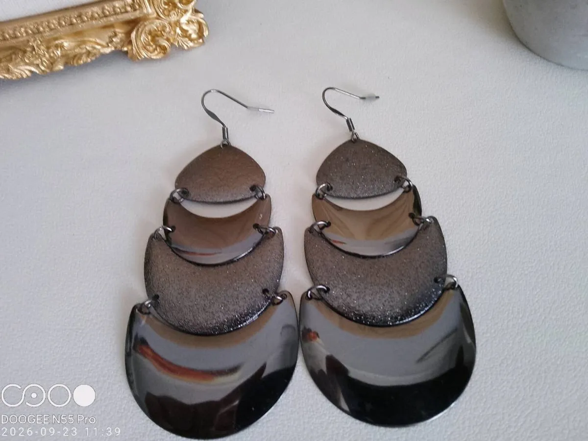 Women's Vintage Drop Style Earrings - Image 3