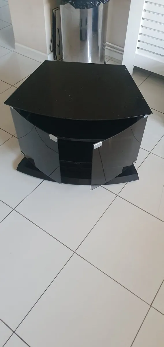TV stand - Image 1