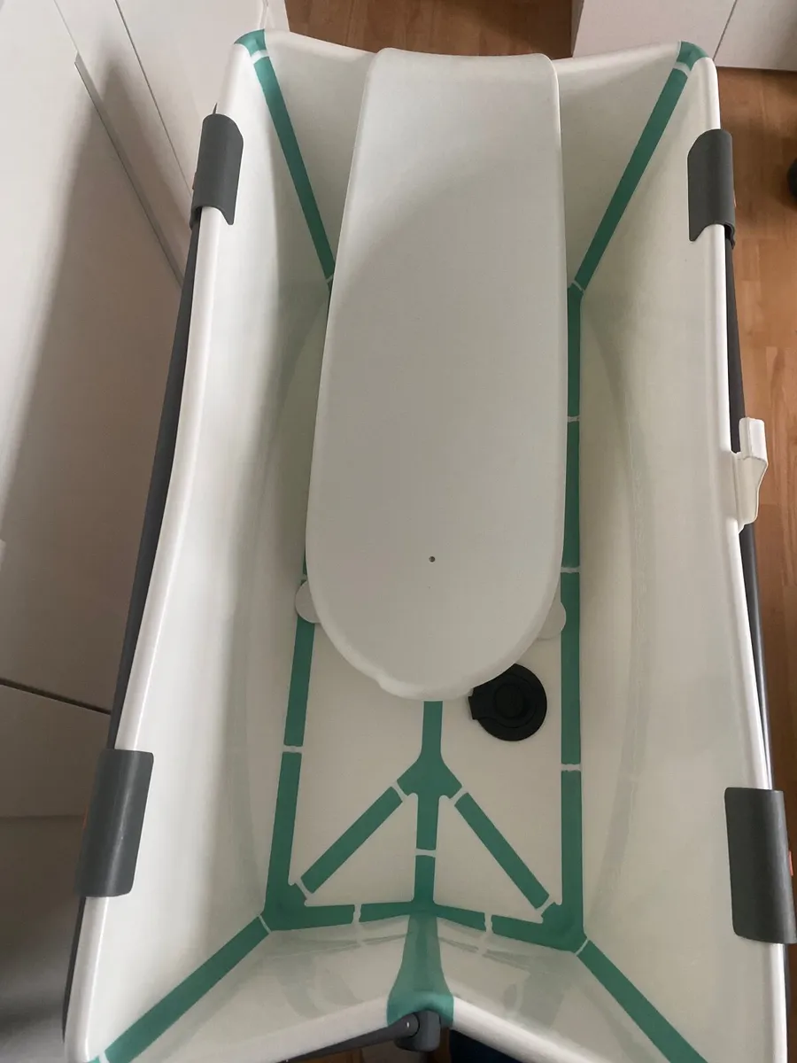 Stokke Flexi Bath with Newborn Support and Stand - Image 1