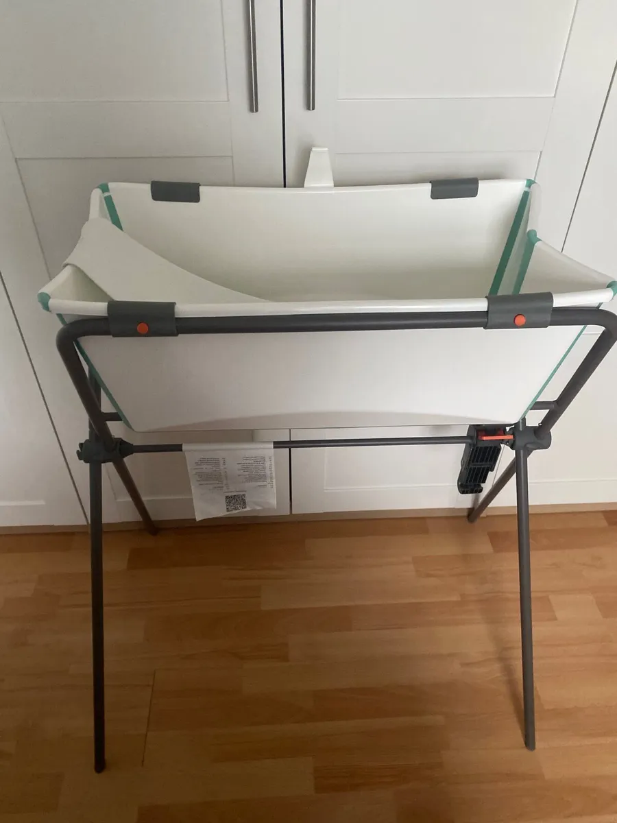 Stokke Flexi Bath with Newborn Support and Stand - Image 2