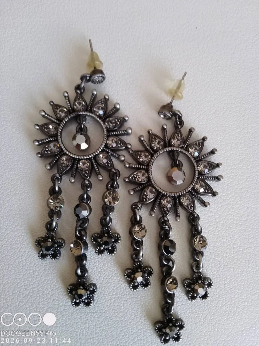 Women's Vintage Drop Style Earrings - Image 2