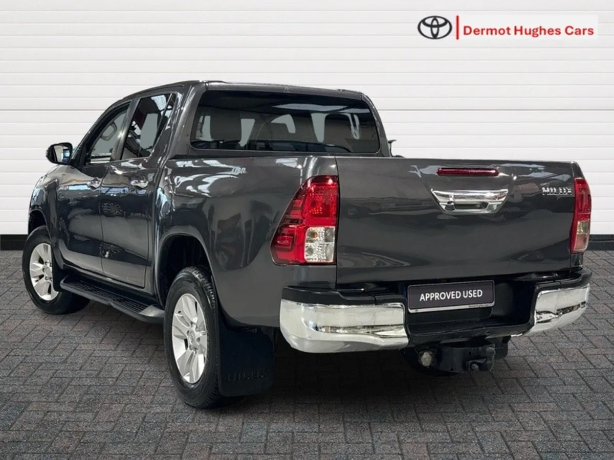 Toyota Hilux DOUBLE CAB SR5 - Image 2