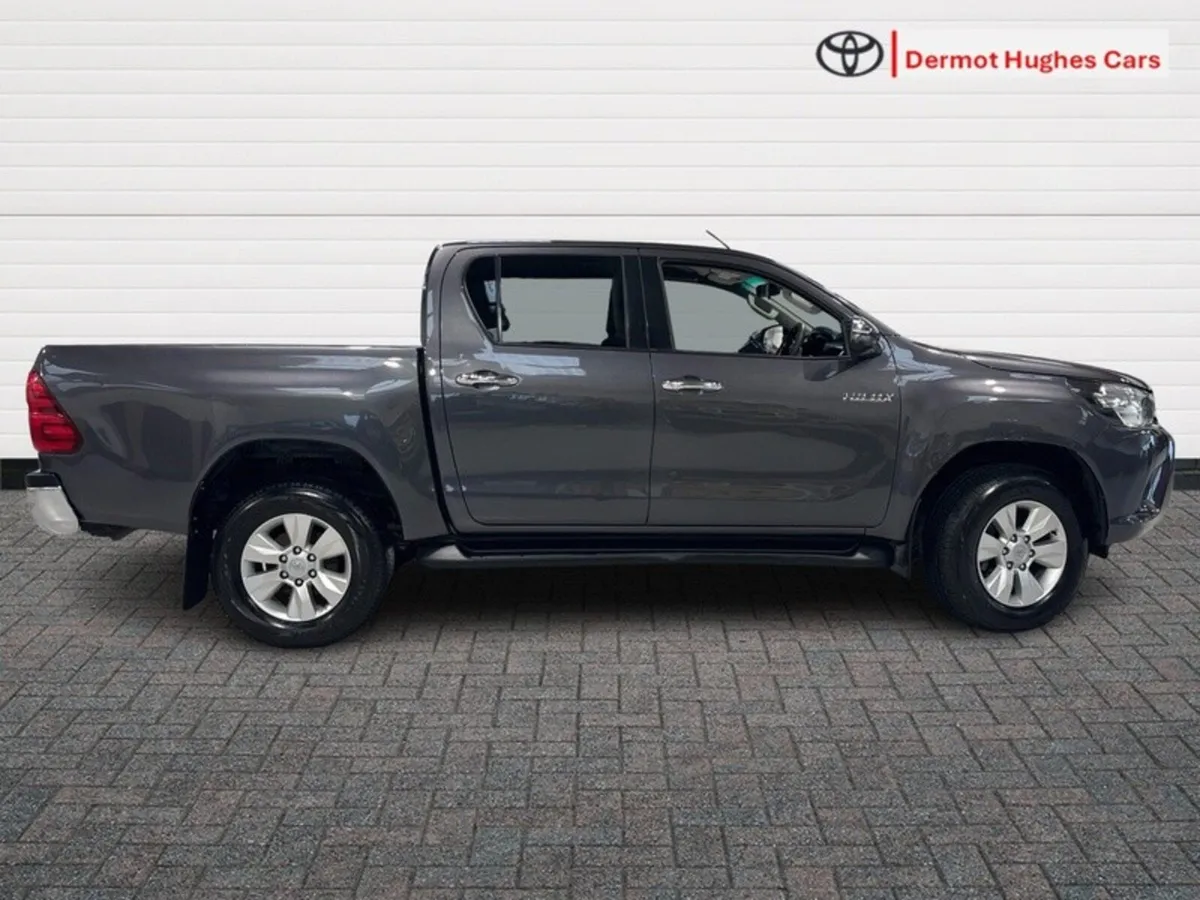 Toyota Hilux DOUBLE CAB SR5 - Image 3