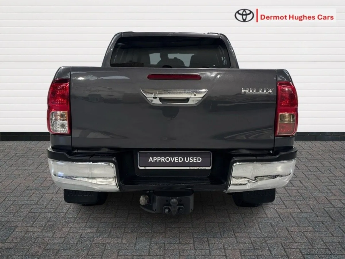 Toyota Hilux DOUBLE CAB SR5 - Image 4