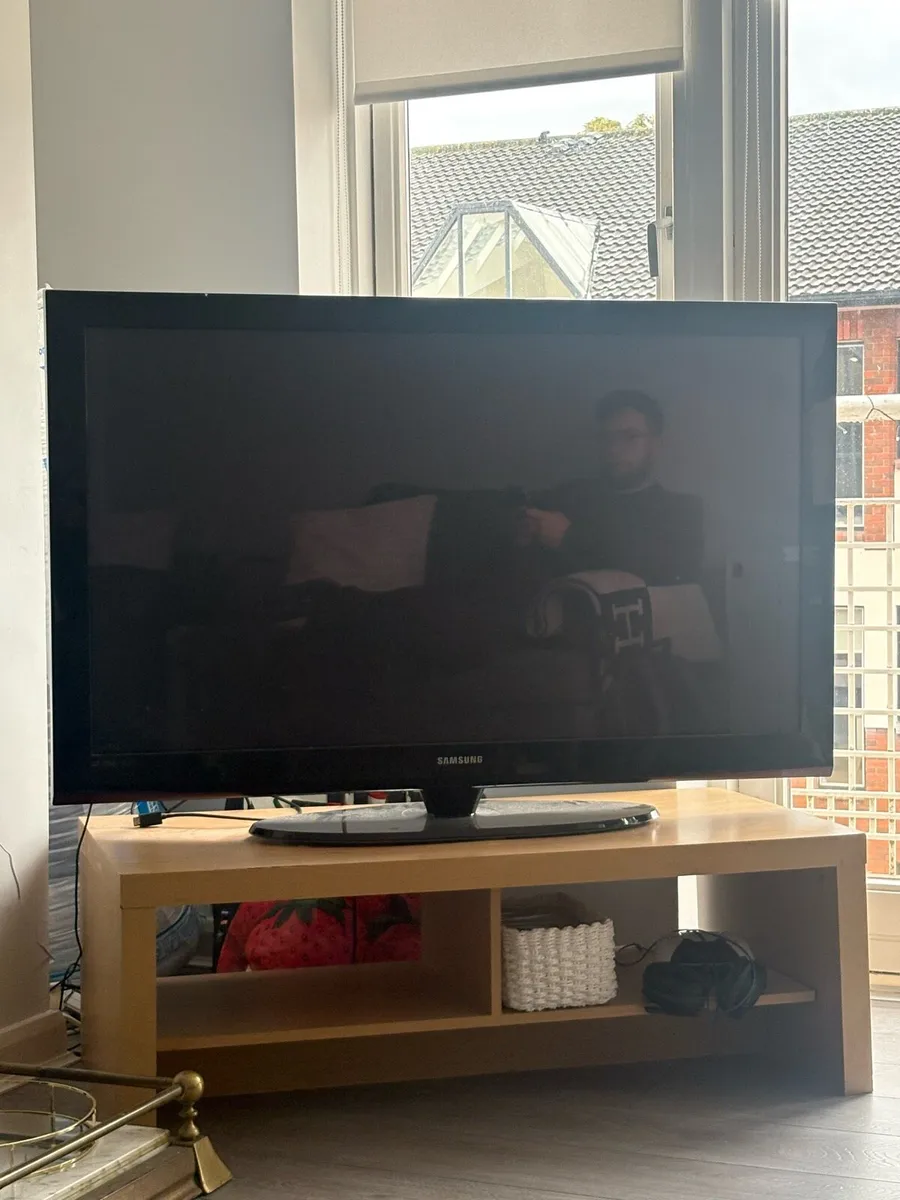 Samsung 50 inch tv with stand