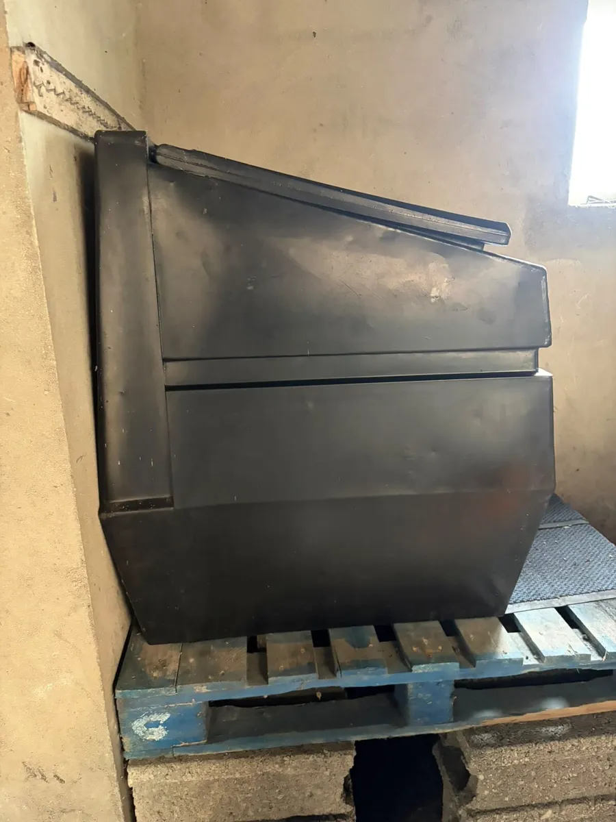 Kingspan Titan 300kg Coal Bunker - Image 2
