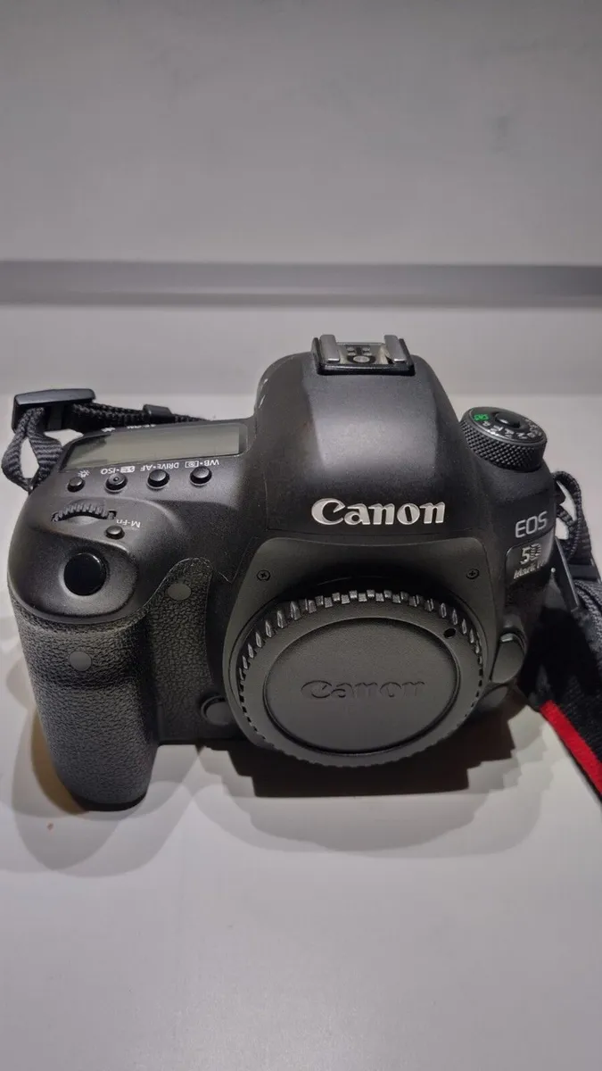 Canon EOS 5D Mark IV - Low Shutter Count:  8,170 - Image 2