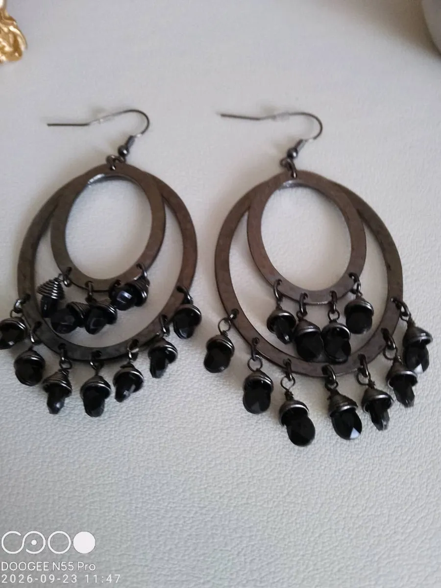 Women's Vintage Drop Style Earrings - Image 1