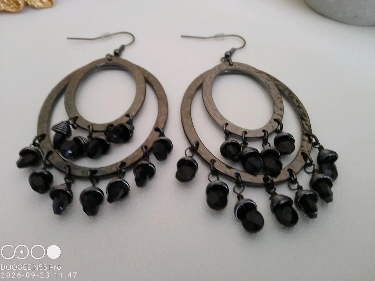 Women's Vintage Drop Style Earrings - Image 3