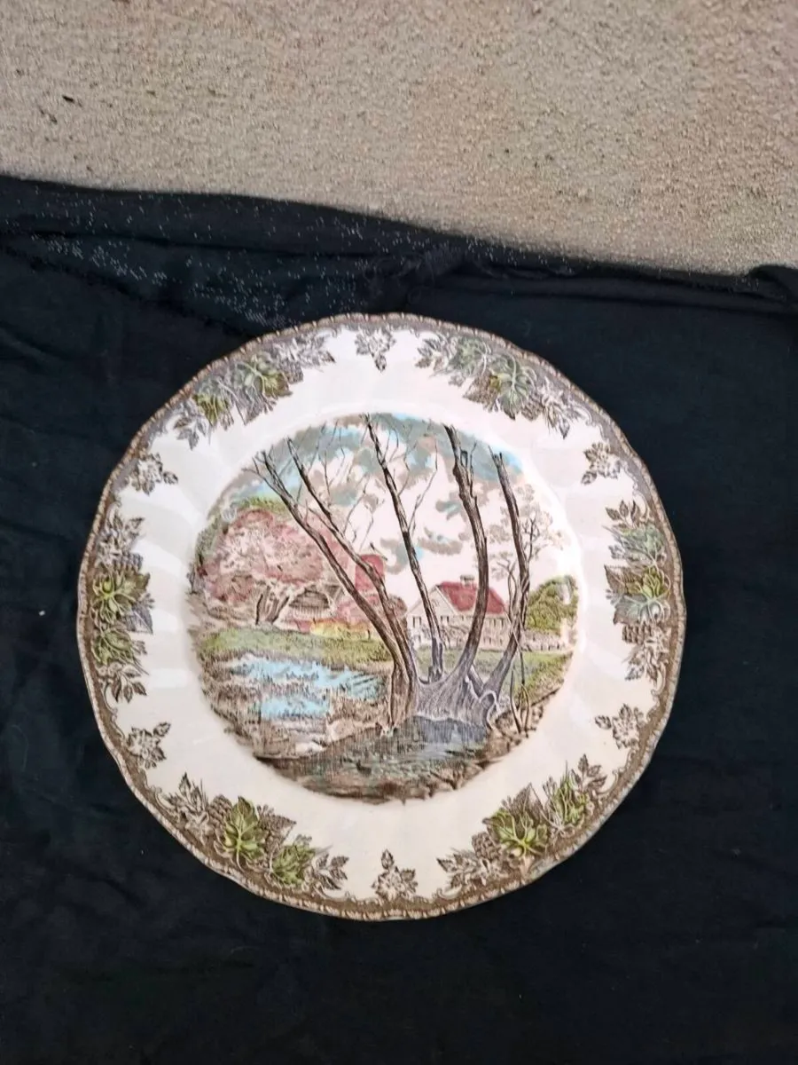 Friendly village dinner plate - Image 1