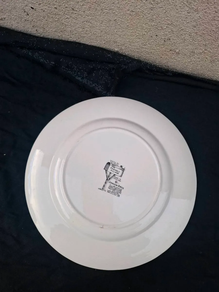 Friendly village dinner plate - Image 2