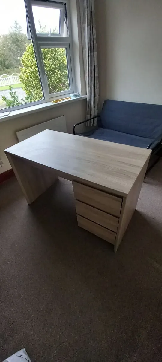 3 drawer desk - Image 2