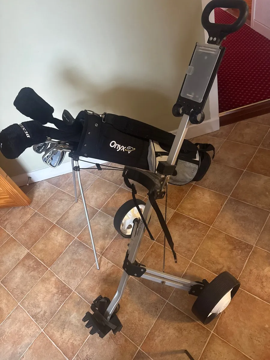 Dunlop onyx golf club set with trolly - Image 1