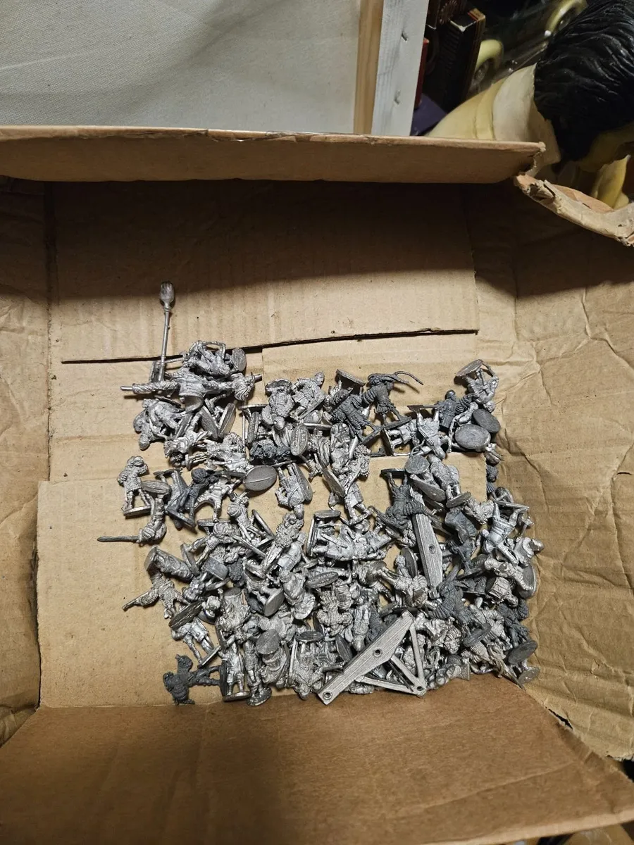 Diecast War Hammer Soldiers etc 100 pieces - Image 1
